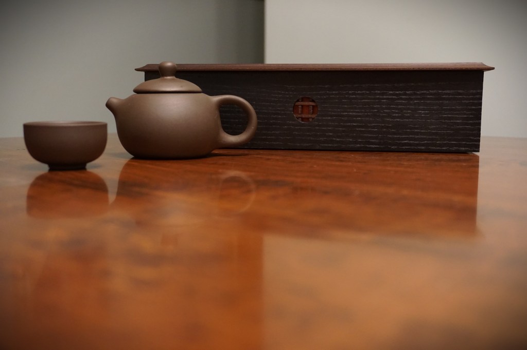 A custom drafting case with a distinctive Japanese style.